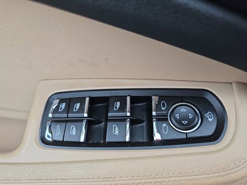 Used 2019 Porsche Macan image 28