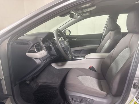 Used 2019 Toyota Camry LE image 11