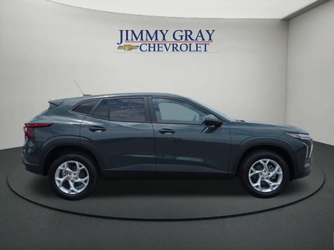 New 2026 Chevrolet Trax LS w/ LS Convenience Package FWD image 6