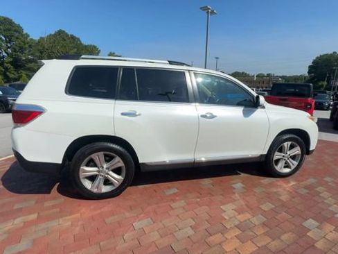 Used 2012 Toyota Highlander Limited w/ Tow Pkg FWD image 3