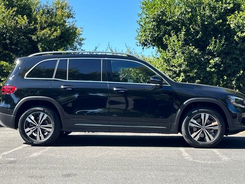 New 2025 Mercedes-Benz GLB 250 image 2