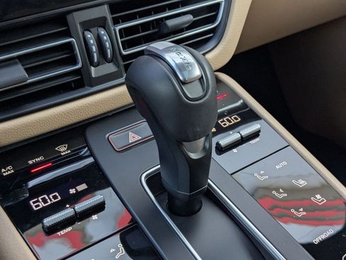 Certified 2026 Porsche Macan AWD/4WD image 20