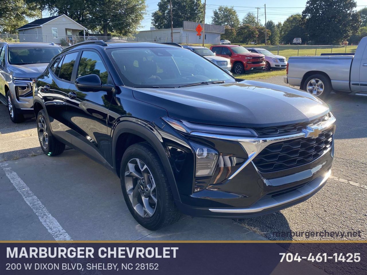 Used 2025 Chevrolet Trax LT FWD image 1