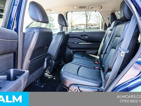 Used 2023 Nissan Pathfinder SL AWD/4WD image 19