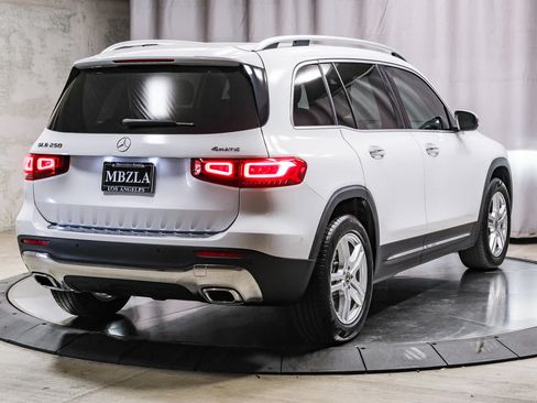 Used 2022 Mercedes-Benz GLB 250 4MATIC image 4