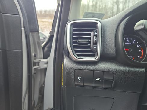 Used 2020 Kia Sportage LX image 14