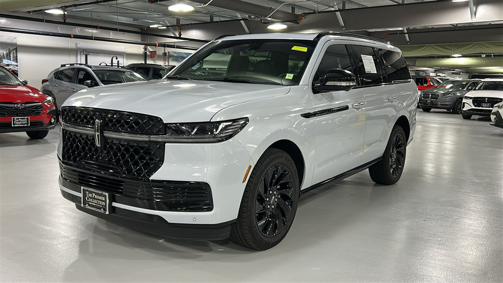 Used 2026 Lincoln Navigator Reserve w/ Jet Appearance Package AWD/4WD image 3