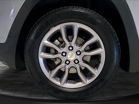 Used 2023 GMC Terrain SLT AWD/4WD image 33