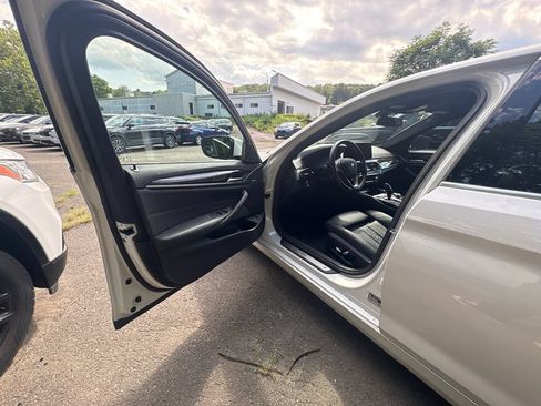 Used 2023 BMW 530i xDrive w/ Premium Package AWD/4WD image 13