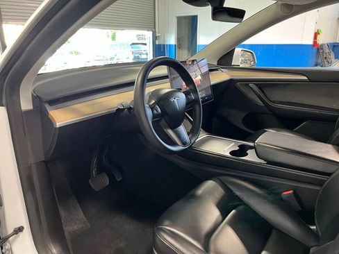 Used 2024 Tesla Model Y Long Range AWD/4WD image 22