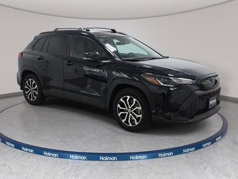 Certified 2024 Toyota Corolla Cross AWD Hybrid w/ Moonroof Package image 3