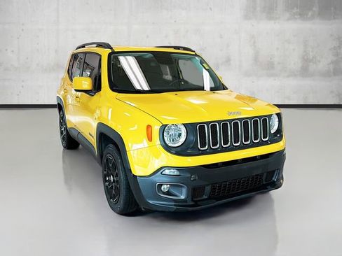 Used 2018 Jeep Renegade Latitude image 3