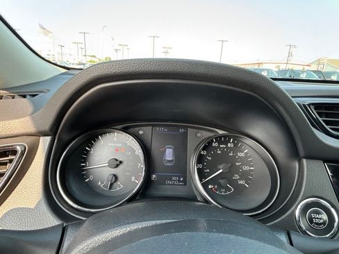 Used 2020 Nissan Rogue SV AWD/4WD image 17