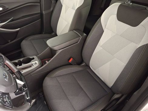 Used 2025 Chevrolet Trax RS w/ Sunroof Package image 26