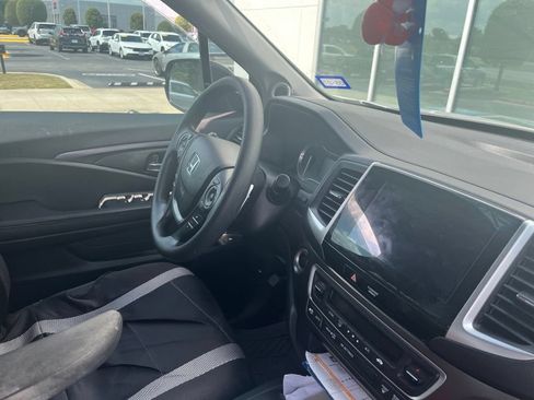 Used 2020 Honda Ridgeline Sport image 4