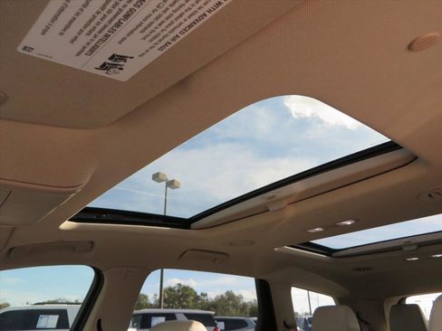 Used 2020 Buick Enclave Essence image 25