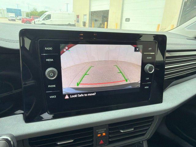 Used 2025 Volkswagen Jetta SE FWD image 23
