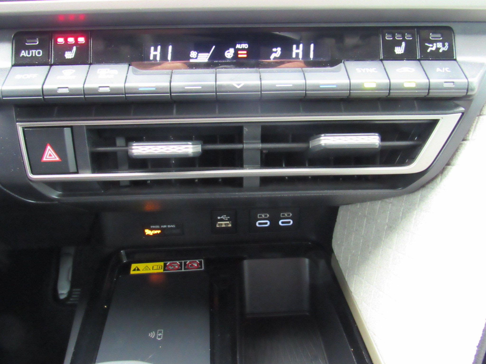 Used 2025 Toyota Camry XLE FWD image 20