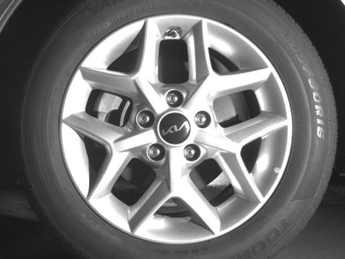Used 2025 Kia Soul LX w/ LX Technology Package FWD image 19
