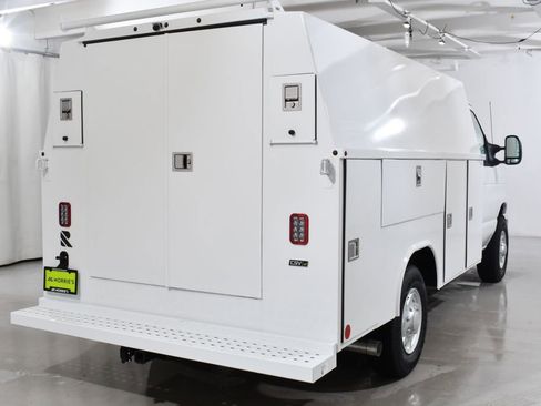 New 2026 Ford E-350 and Econoline 350 Super Duty w/ Power Equipment Group image 6