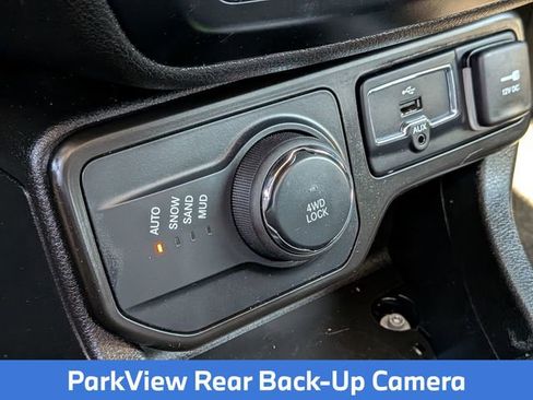 Used 2023 Jeep Renegade Latitude AWD/4WD image 32