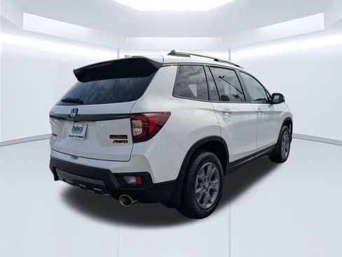 Used 2025 Honda Passport TrailSport image 4