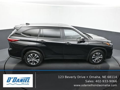 Used 2023 Toyota Highlander XLE AWD/4WD image 19