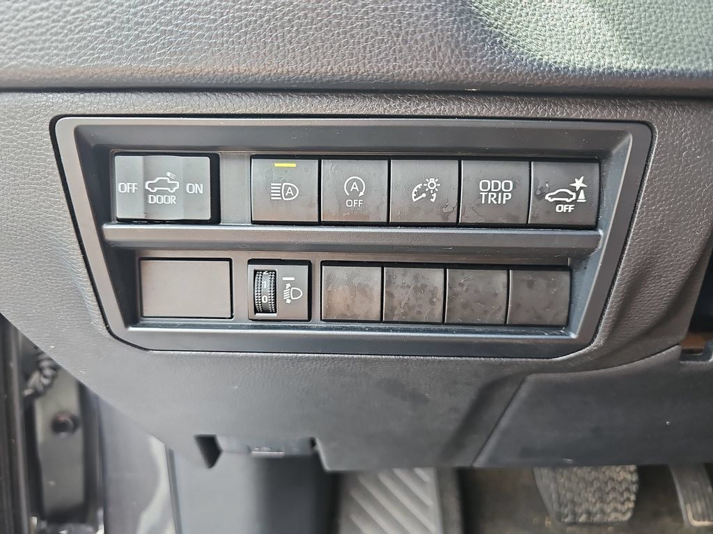 Used 2023 Toyota Tundra SR5 w/ SR5 Convenience Package AWD/4WD image 31