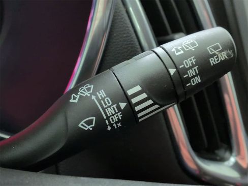 Used 2020 Chevrolet Equinox LT image 24