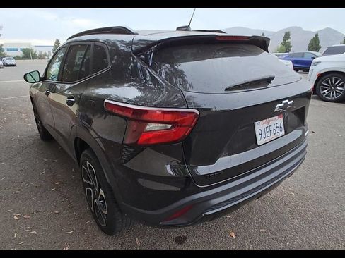 Used 2024 Chevrolet Trax RS w/ Driver Confidence Package FWD image 3