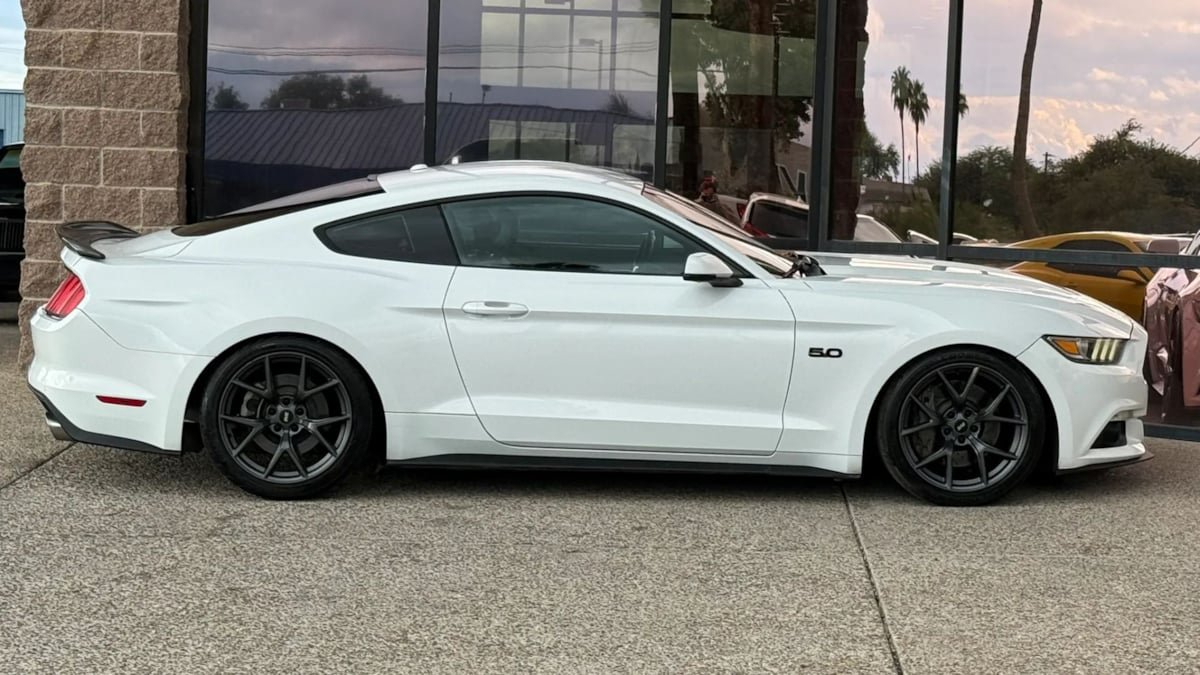Used 2016 Ford Mustang GT Premium w/ Black Accent Package RWD image 14