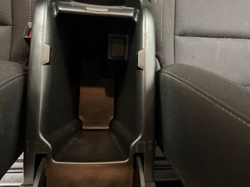 Used 2022 Chevrolet Colorado LT w/ Fleet Safety Package image 28