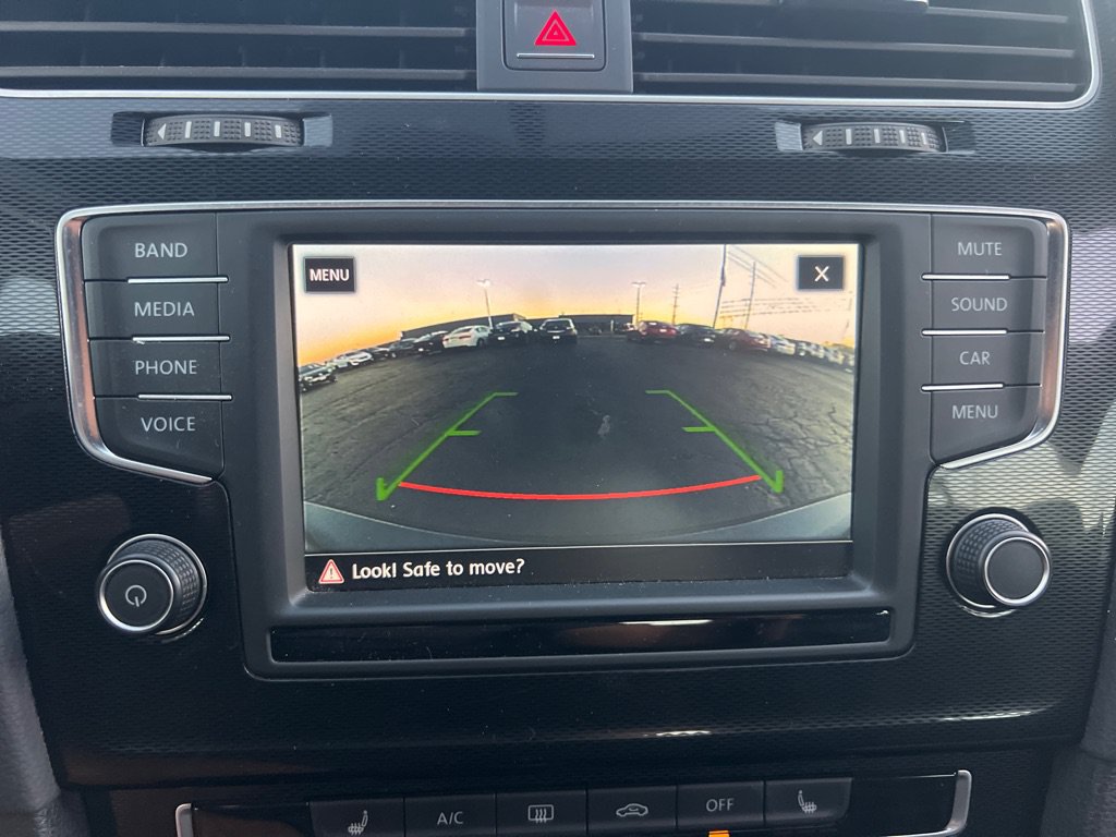 Used 2017 Volkswagen Golf 4-Door FWD image 29