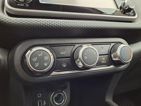 Certified 2025 Nissan Kicks Play S image 8