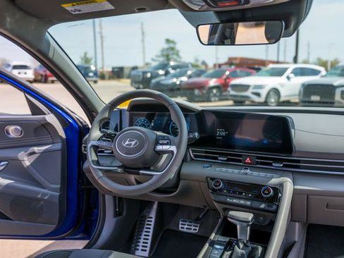 New 2026 Hyundai Elantra SEL FWD image 15