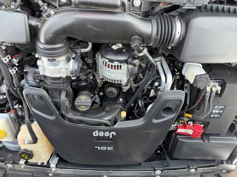 Used 2019 Jeep Wrangler Unlimited Sport S AWD/4WD image 18