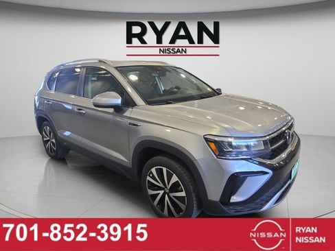 Used 2024 Volkswagen Taos SE image 19