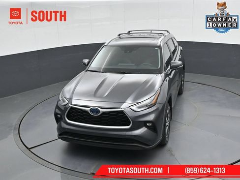 Used 2024 Toyota Highlander XLE AWD/4WD image 51