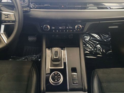 Used 2022 Mitsubishi Outlander SE image 3