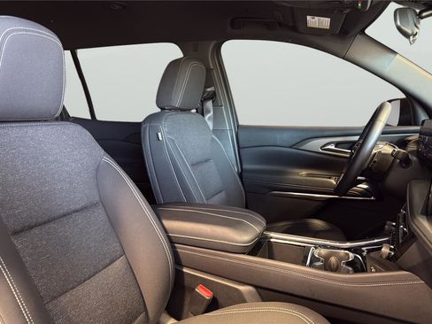 Used 2025 Chevrolet Traverse LT w/ Midnight/Sport Edition FWD image 15