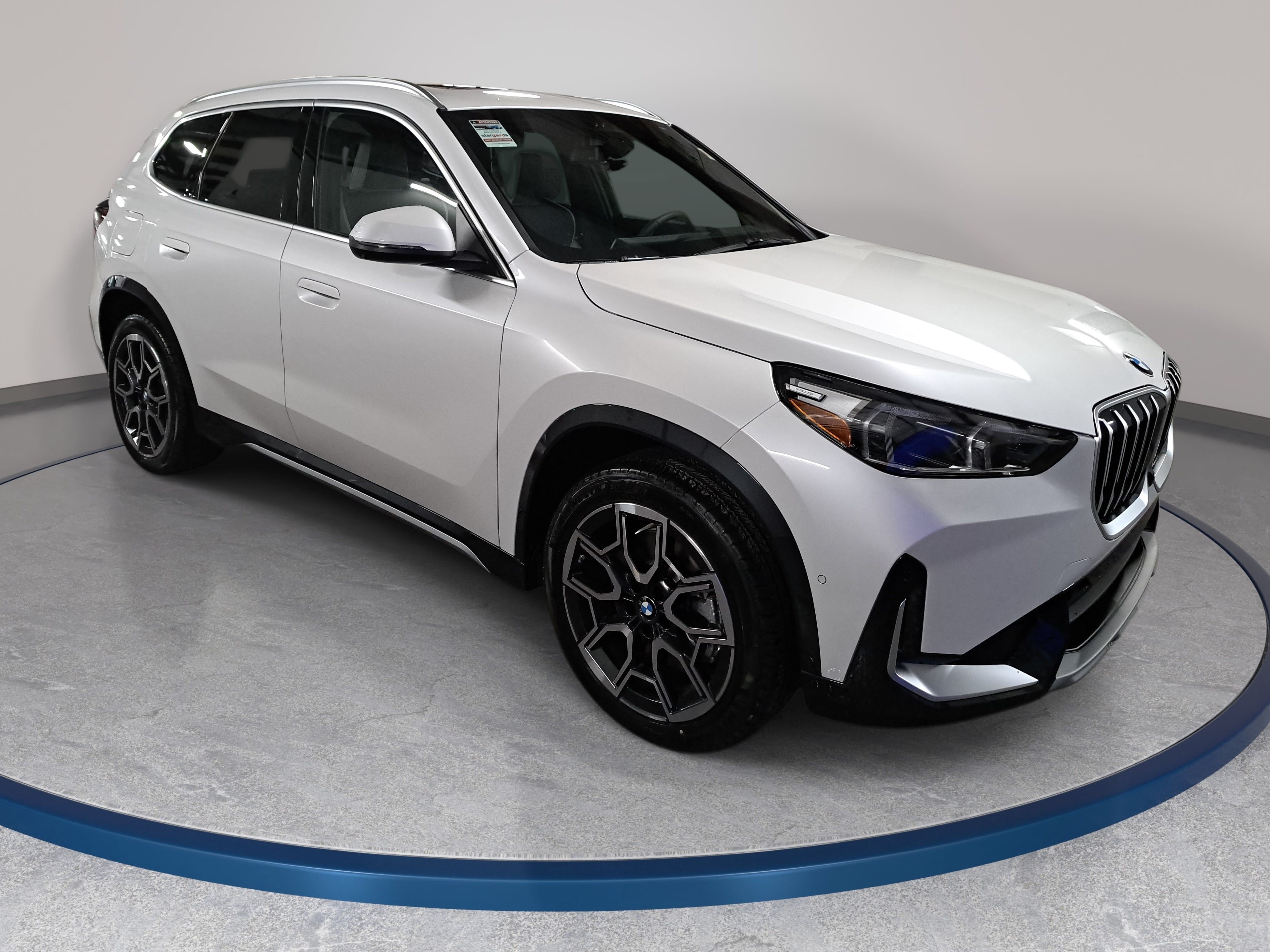 Certified 2027 BMW X1 xDrive28i AWD/4WD image 3