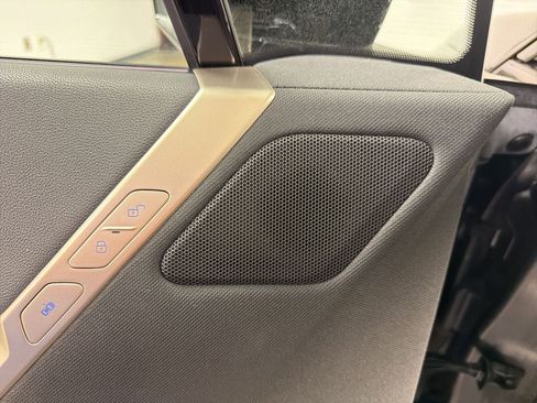 Used 2022 BMW iX xDrive50 w/ Dynamic Handling Package image 23