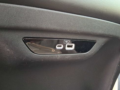 Used 2023 Chrysler Pacifica Touring-L FWD image 12