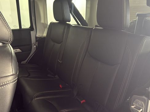 Used 2014 Jeep Wrangler Unlimited Sahara w/ Connectivity Group AWD/4WD image 6