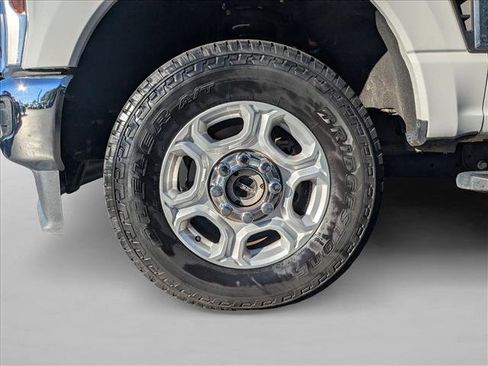 Certified 2025 Ford F250 XLT w/ FX4 Off-Road Package image 21