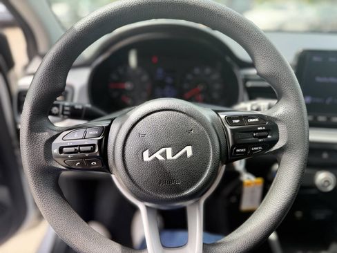 Used 2022 Kia Rio S image 12