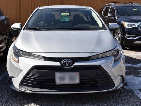Used 2025 Toyota Corolla LE image 3