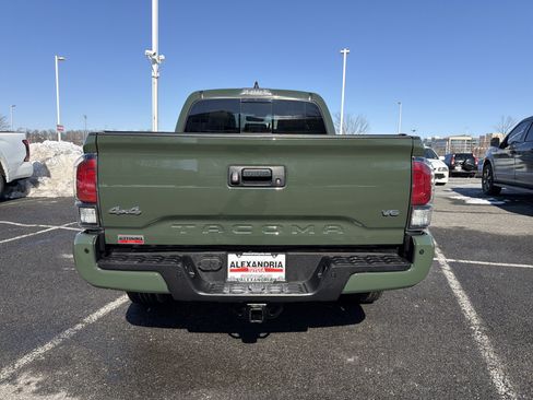 Used 2022 Toyota Tacoma Limited image 8