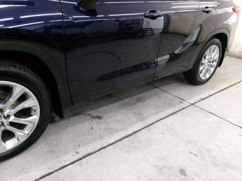 Used 2021 Toyota Highlander Limited AWD/4WD image 5