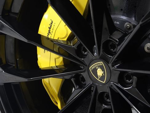 Used 2021 Lamborghini Urus image 23